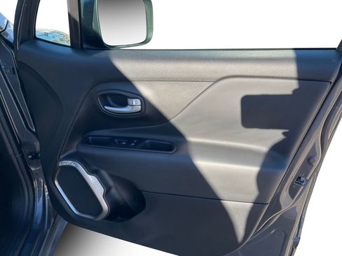 Used 2023 Jeep Renegade Latitude image 17