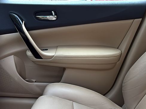 Used 2010 Nissan Maxima 3.5 SV w/ Monitor Pkg FWD image 17