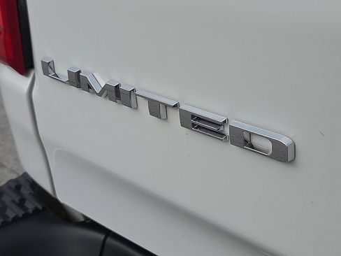 Used 2025 RAM 1500 Limited AWD/4WD image 8