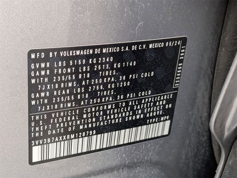 Used 2024 Volkswagen Tiguan SE image 37