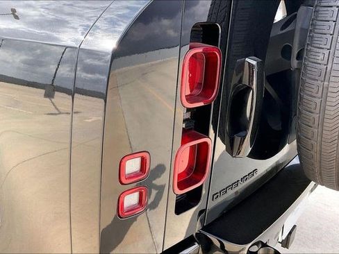 Used 2025 Land Rover Defender 110 X-Dynamic SE image 36