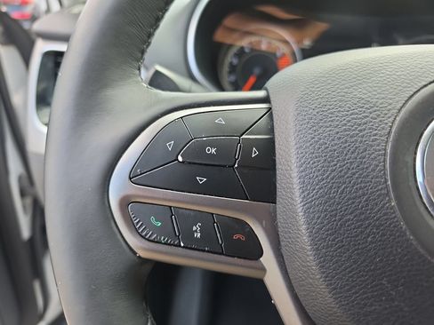 Used 2019 Jeep Cherokee Limited FWD image 21