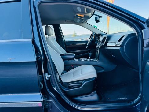 Used 2013 Jeep Grand Cherokee Laredo RWD image 11