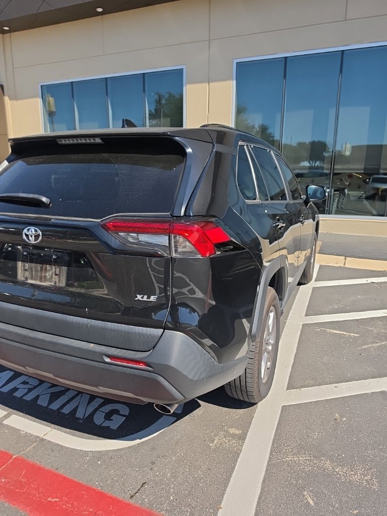 Used 2022 Toyota RAV4 XLE w/ Convenience Package FWD image 6