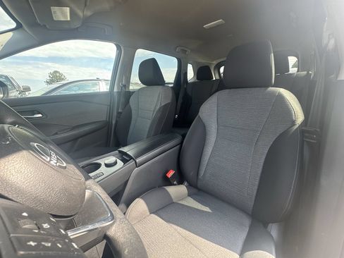 Used 2023 Nissan Rogue SV AWD/4WD image 4