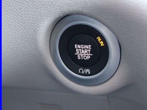 Used 2023 Chrysler Voyager LX image 35