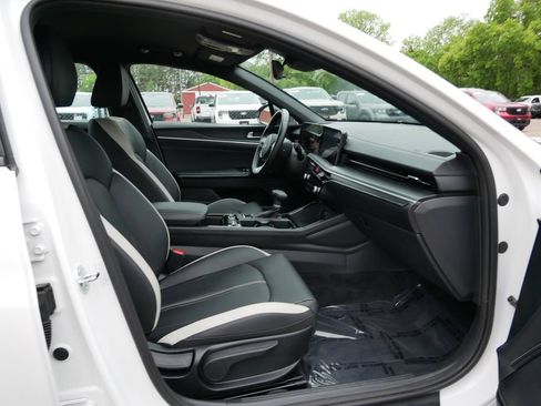 Used 2025 Kia K5 GT-Line AWD/4WD image 8