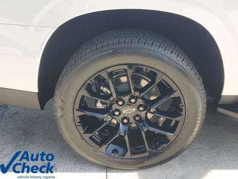 Used 2026 Chevrolet Suburban High Country RWD image 9