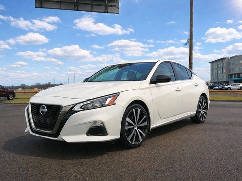 Used 2022 Nissan Altima 2.5 SR image 1