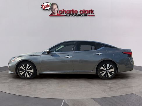 Used 2022 Nissan Altima 2.5 SV FWD image 2