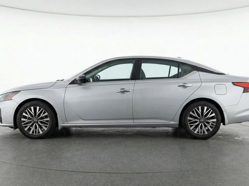 Used 2025 Nissan Altima 2.5 SV image 5