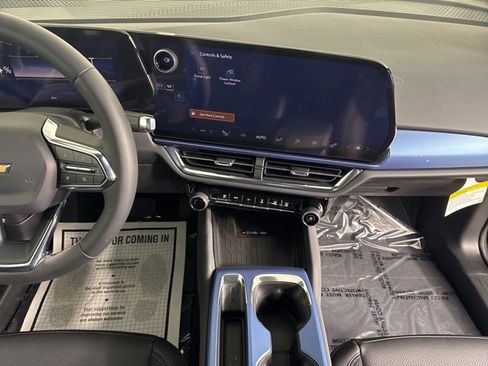 New 2026 Chevrolet Equinox EV LT image 17