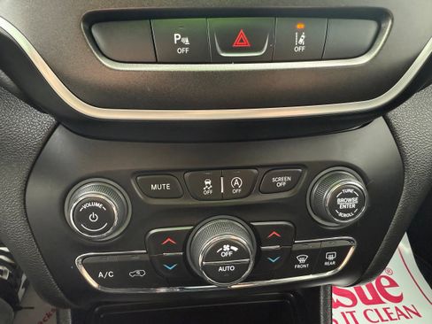 Certified 2021 Jeep Cherokee Trailhawk image 17