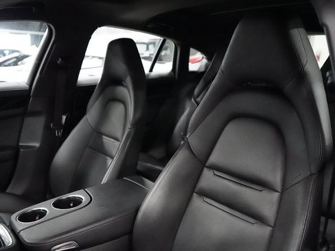 Used 2019 Porsche Panamera RWD image 11