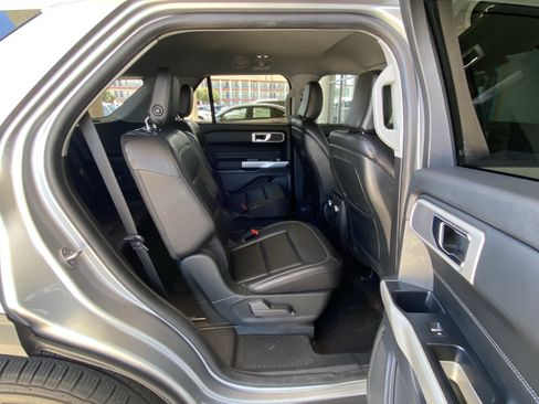 Used 2020 Ford Explorer XLT w/ Equipment Group 202A AWD/4WD image 36