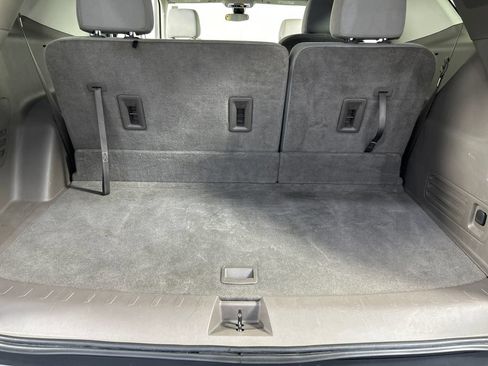 Used 2020 Chevrolet Traverse LT FWD image 21