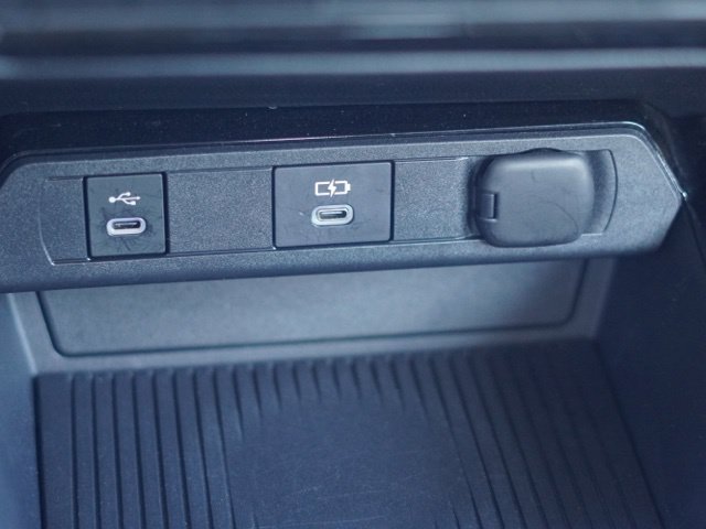 Used 2025 Toyota Prius LE FWD image 27