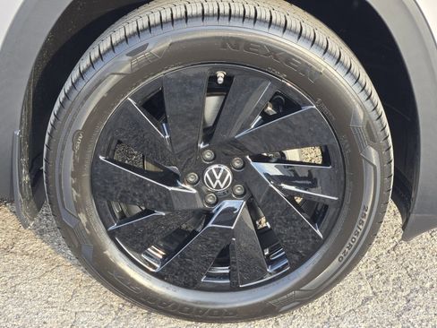 New 2026 Volkswagen Atlas Cross Sport SE FWD image 8