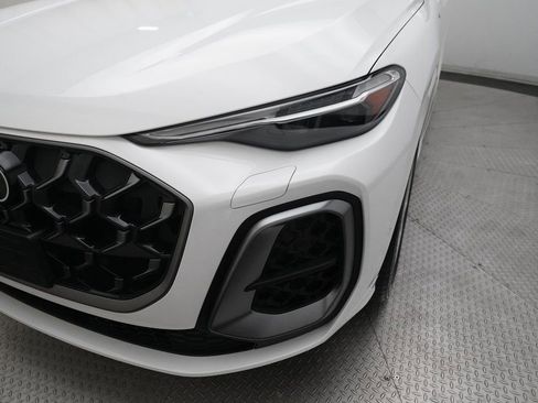 Used 2025 Audi Q5 Premium Plus w/ Premium Plus image 24