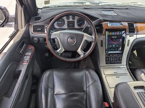 Used 2013 Cadillac Escalade Luxury AWD/4WD image 28