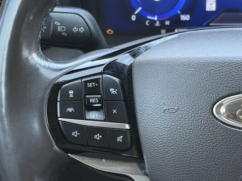 Used 2023 Ford Explorer Platinum w/ Technology Package AWD/4WD image 14