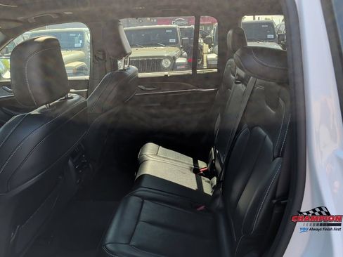 Used 2024 Jeep Grand Cherokee Limited w/ Luxury Tech Group II AWD/4WD image 12