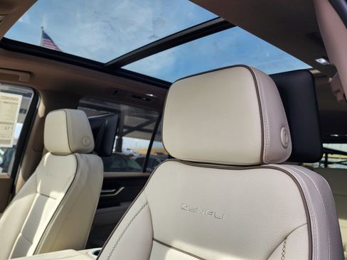 New 2026 GMC Yukon Denali w/ Denali Reserve Package image 15