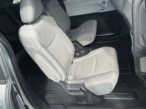 Used 2025 Toyota Sienna LE FWD image 26