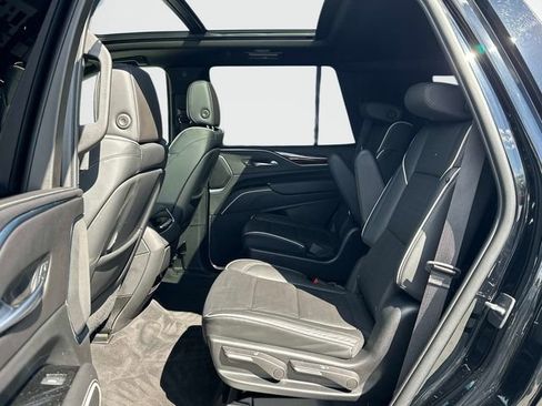 Used 2023 Cadillac Escalade Premium Luxury AWD/4WD image 17