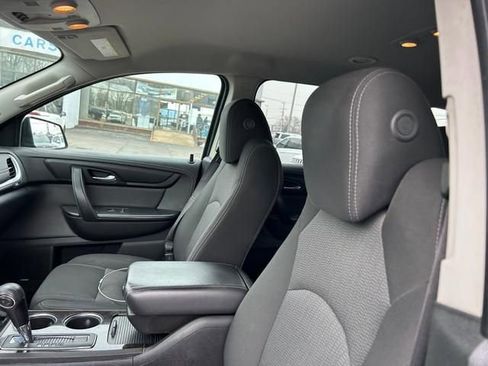 Used 2017 Chevrolet Traverse LT image 12