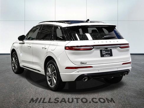 Used 2025 Lincoln Corsair Grand Touring image 5