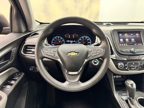 Used 2021 Chevrolet Equinox LS image 18