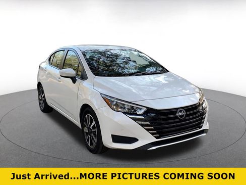 Used 2025 Nissan Versa SV image 1