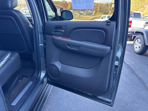 Used 2011 Chevrolet Avalanche LTZ image 23