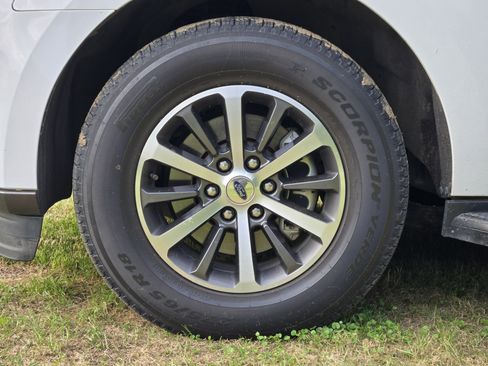 Used 2020 Ford Expedition XLT image 9