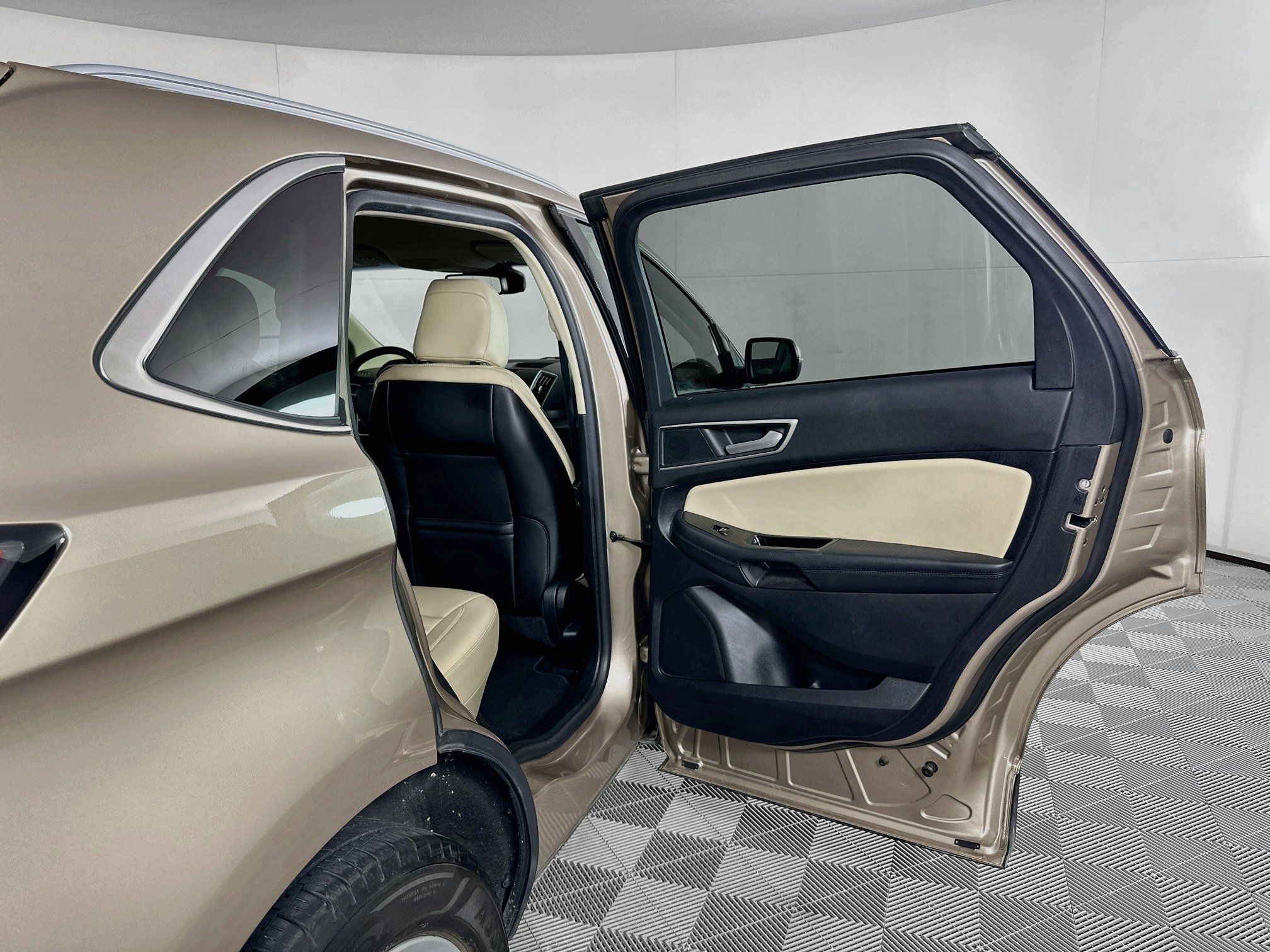Used 2020 Ford Edge SEL w/ Convenience Package FWD image 30