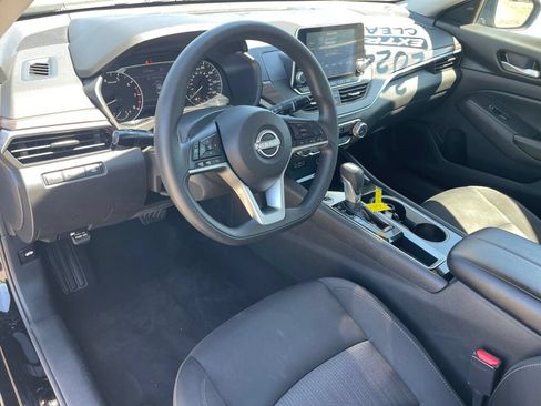 Used 2024 Nissan Altima 2.5 SV FWD image 5