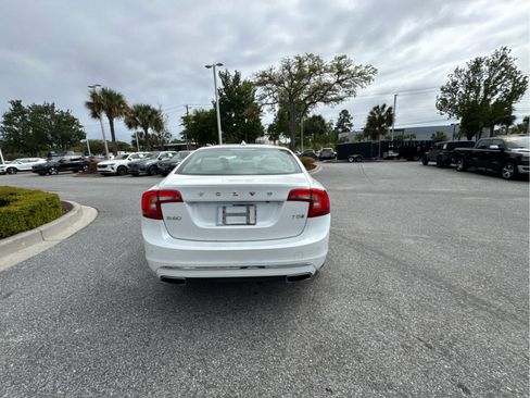 Used 2018 Volvo S60 T5 Inscription image 13