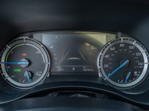 Used 2022 Toyota Highlander XLE image 25