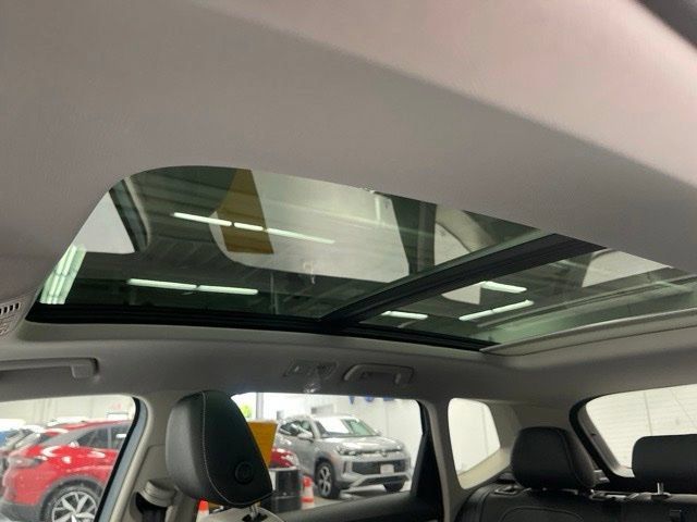 New 2027 Volkswagen Taos SE AWD/4WD image 24