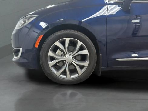 Used 2017 Chrysler Pacifica Limited FWD image 27