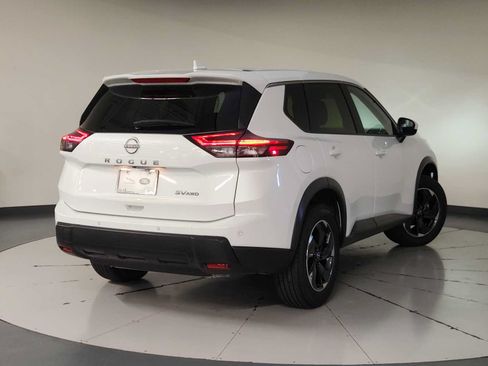 Used 2024 Nissan Rogue SV AWD/4WD image 2