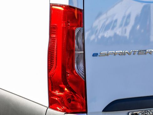 Used 2024 Mercedes-Benz eSprinter 170 Cargo image 8