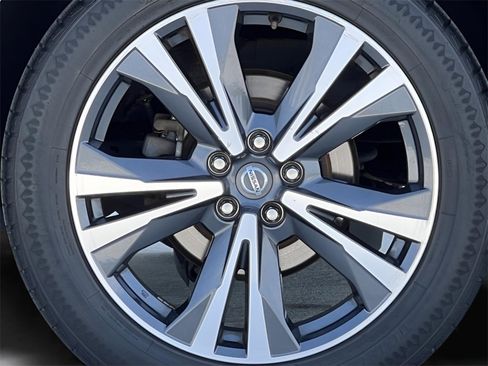 Used 2020 Nissan Pathfinder Platinum image 13