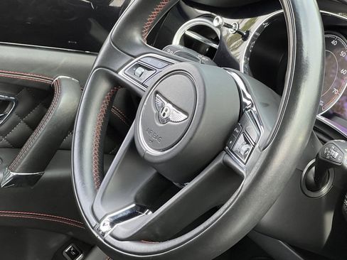 Used 2017 Bentley Bentayga image 36