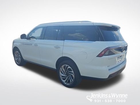 New 2025 Lincoln Navigator Reserve AWD/4WD image 2