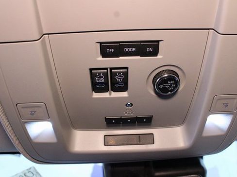 Used 2020 GMC Yukon Denali image 30