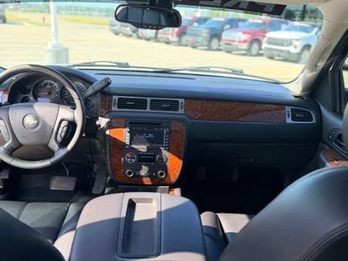 Used 2007 Chevrolet Tahoe LTZ w/ LTZ Preferred Equipment Group RWD image 9