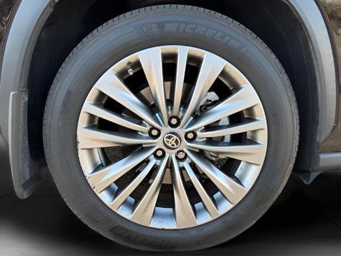 Used 2020 Toyota Highlander Platinum image 10