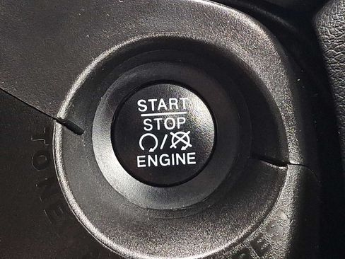 Used 2020 Jeep Renegade Latitude AWD/4WD image 23
